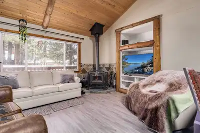 Image de Walk 2 Lake, Go Karts, Dining & Shops, King Bed, 55\" TVs+Fenced Yard 4 Pets!