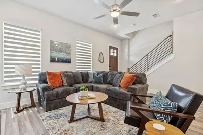 Image de Tch - Spacious 3bd/2. 5ba in Dallas with Workspace