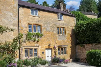Sage Cottage, Blockley - sleeps 6 guests in 3 bedrooms