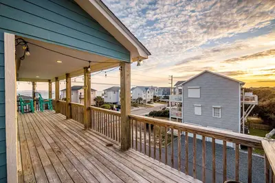 Image de Spacious Ocean View Home & Great Location!