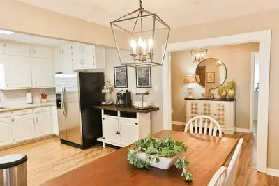 Image de Historic Downtown Oxford 3br/2ba w/King