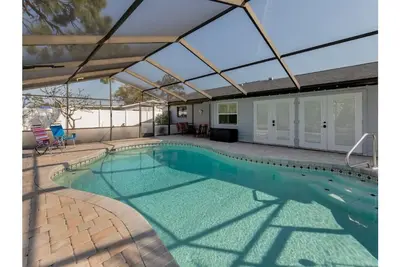 Image de Cozy home with heated pool - 8 min from the beach.
