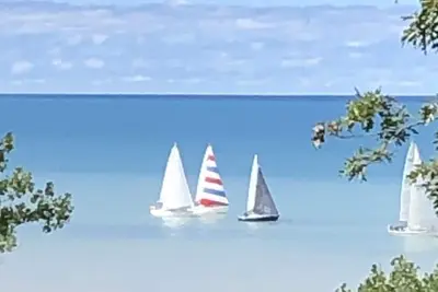 Image de Charming, beach house close to town on dune with fabulous view of Lake Michigan