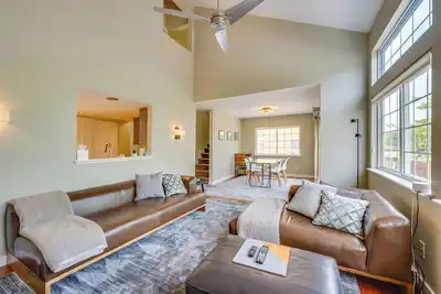 Image de 13 Mi to Dtwn Denver: Arvada Townhome w/ Deck