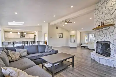 Image de Fully Remodeled Hillsboro Home w/ Home Theater!