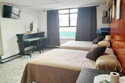 Image de Enjoy a luxurious experience in this central accommodation.