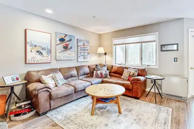 Image de Mountain-view condo with private balcony, fireplace, & updated interior