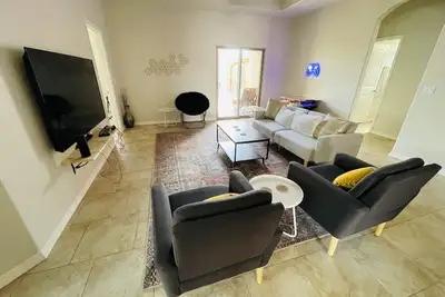 Image de Hot Tub & Garage access!