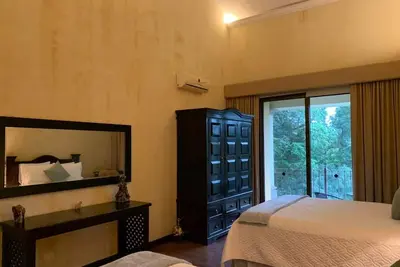 Image de Romantic bedroom lock-off villa Exelsa