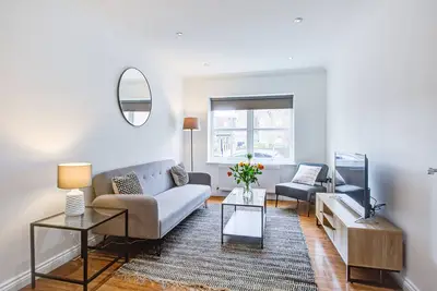 Image de Stylish Two Bedroom Apartment With Free Parking!