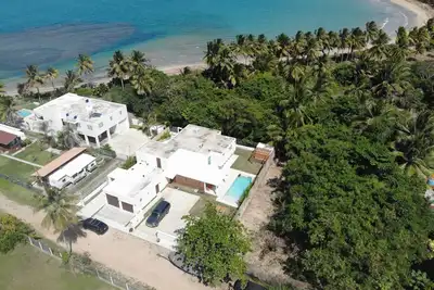Image de Steps From The Beach, Brand New Home