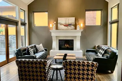 Image de Executive Wilderness Getaway Minutes from Downtown