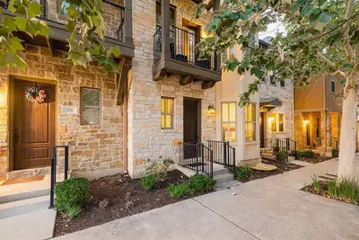 Image de A Unique Experience With Private Elevator, Rooftop Terrace, San Gabriel Views!