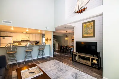 Image de 490 Egrets Pointe-Beautiful Townhome on Lagoon; Pool/Amenity Access Included