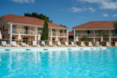 Image de Joli appartement pour 6 personnes avec Wifi, piscine, Tv, terrasse, animaux admis et parking