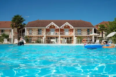 Image de Confortable appartement pour 8 personnes avec piscine, Wifi, Tv, terrasse, animaux admis et parking