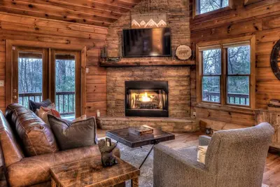 Image de Peaceful Grove - Pet Friendly | Hot Tub | Aska Adventure Area