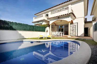 Image de Canigo : Maison avec piscine privée à l'Escala idéale pour les familles