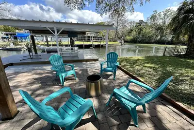 Image de Right off the main Weeki Wachee River! Beautiful updated home!