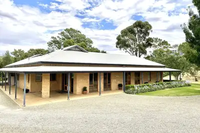 Image de Gullyview Getaway amongst sprawling vineyards in Clare Valley