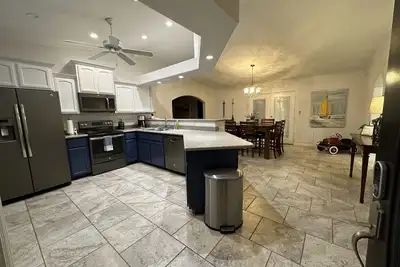 Image de Spacious pet friendly 4Br lake house with air conditioned game room