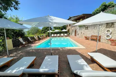 Image de Torretta peut accueillir 5 personnes avec piscine et jardins exclusifs ainsi qu'