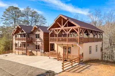 Image de Boon by AvantStay | 40-Guest Luxe Smokies Retreat