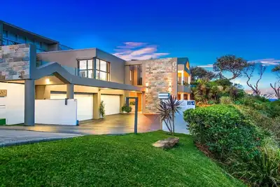 Image de Surfside 65 At Forresters Beach - Uninterrupted Views With Solar Heated Pool And Hot Jet- Spa
