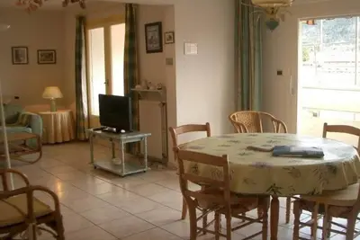 Image de Charmant F2 avec Garage et Terrasse, 3 couchages, proche cures et centre-ville, Amélie-les-Bains