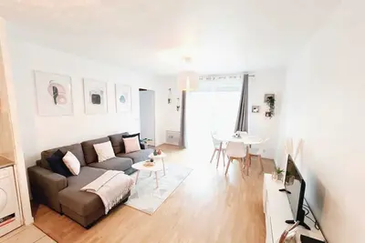Image de Jo 2024 - Appartement 4 pers - Métro + gare / Parking privée / Ascenseur