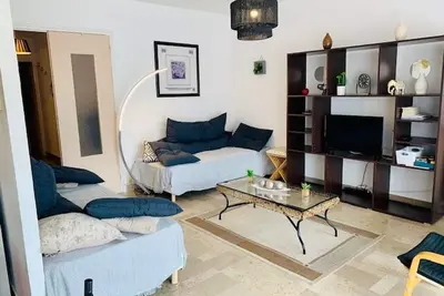 Image de Appartement F2 cosy avec terrasse, plein sud, à 600m des cures et 400m du centre, animaux acceptés.