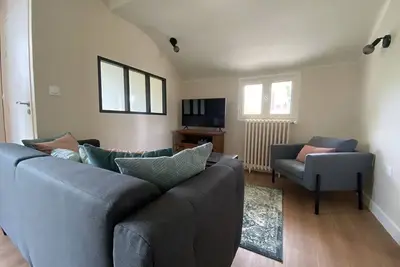 Image de Charmant T3 avec jardin privé, proche des Thermes, bien équipé, parking inclus