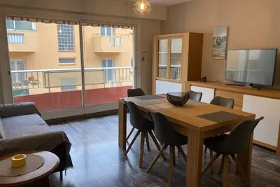 Image de F3 lumineux avec terrasse, garage, clim et ascenseur Ă 500m du centre et 800m des thermes