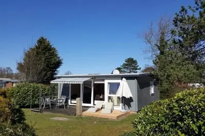 Tastefully furnished, completely renovated 4-person bungalow on the popular park Eureka, near beach, sea, dunes and forest. Free WiFi, pet welcome. Ideal for families.
