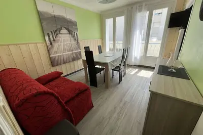 Image de Appartement T2 Cabine Ă 50m de la Plage, Tout Confort, Proche Commerces et Animations!