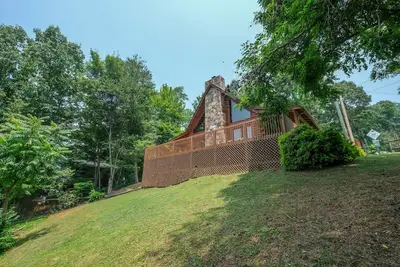 Image de Log cabin, great location, hot tub, mountain view!