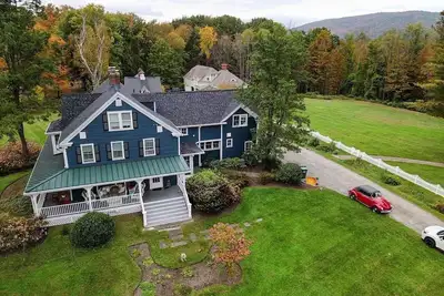 Image de Amore Estate - beautiful room with many places to explore and relax in.