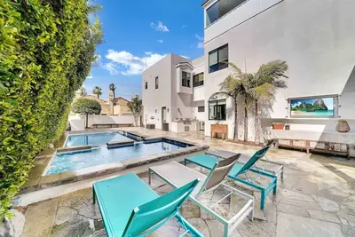 Image de Luxury Oceanview Home | Private Pool, Spa, Steps to Beach & Dining