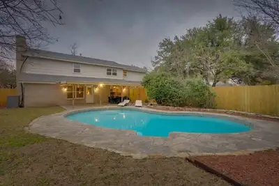 Image de Heart of Dallas - Mansion with Backyard Pool Oasis