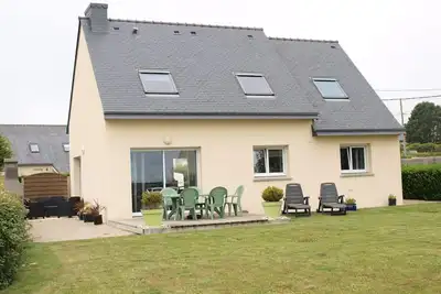 Image de maison avec vue sur la baie la plage à 80 mètres