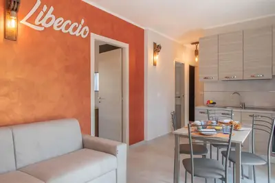 Image de Appartement \"Libeccio\" avec balcon, Wi-Fi et climatisation.