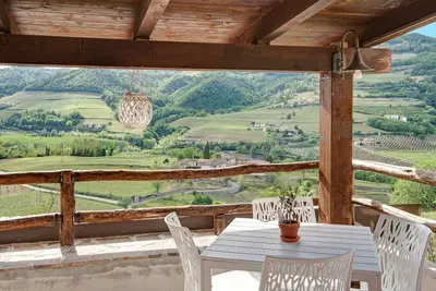 Image de Ferme \"Monteoliveto Cottage Classic\" avec piscine partagée, jardin privé et Wi-Fi.