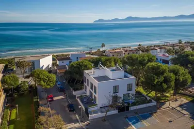 Image de Villa 'Naturamar' avec terrasse privée, Wi-Fi et climatisation.