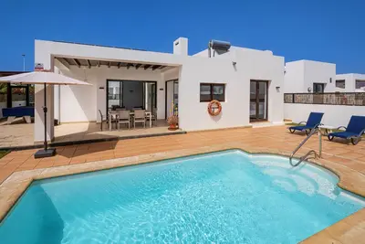 Image de Villa \"Crannog\" avec vue sur les montagnes, piscine chauffée privée et Wi-Fi.