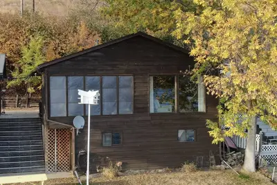 Image de Little cabin on the water