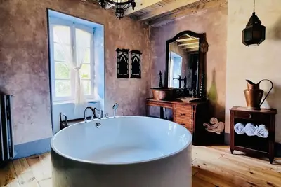 Image de Stunning French house with chic  luxury vibe - 5 bedroom / sleeps 8
