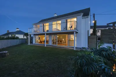 Image de Stunning 4 Bedroom house in St Ives, sleeps 7, with views & parking.