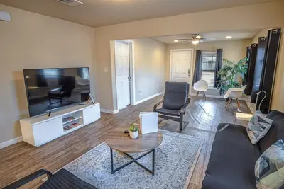 Image de Nice 3br\/2ba Near Downtown 2 min At&t Center