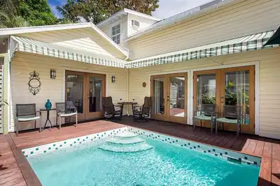 Image de Airy & Bright Home with Pool in Old Town