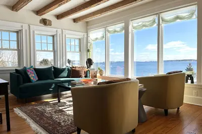Image de Classic Nova Scotia oceanfront experience in renovated century home